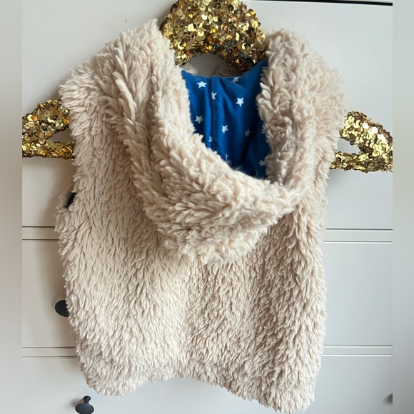 Mini Boden Faux Fur Hooded Vest Girls 4-5 - Picture 2 of 4